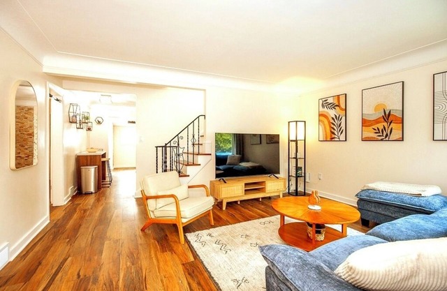 4-BR Luxe Retreat: AC,Hot Tub, deck, sunroom,Xbox