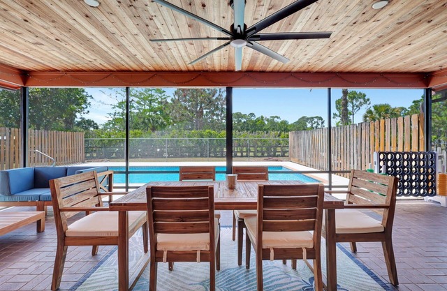 4 BR Luxurious Equestrian Pool Home on 2 Acres