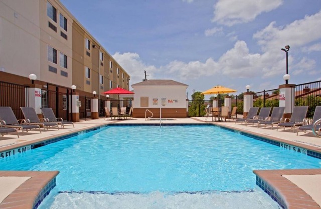 4 Comfy Units, Kitchen, Near Attractions, Pool