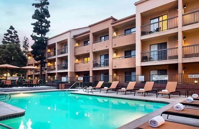 4 Contemporary Rooms w/Plush Bedding Near Popular Shopping Centers