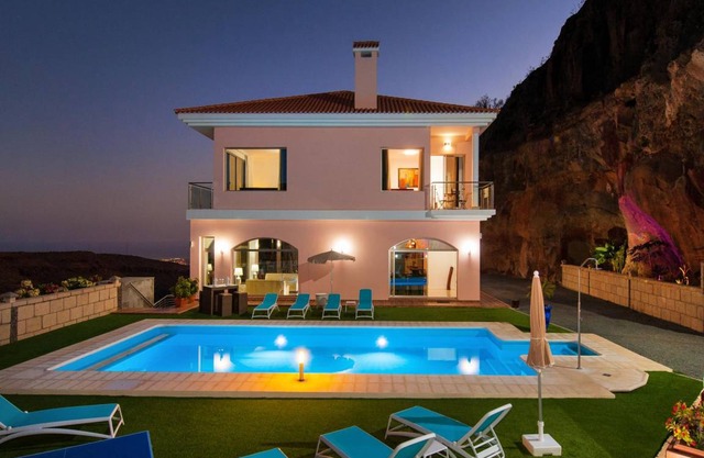 420 m² Villa ∙ 3 bedrooms ∙ 12 guests
