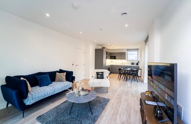 4 Guests - Close Airport - 25min Central London