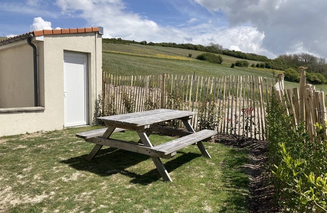 4 km from the beach Wissant, top of the hill magnificient view of countryside