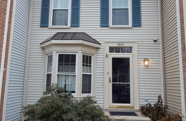 4 Levels Of Comfortable Townhome With Modern Features.
