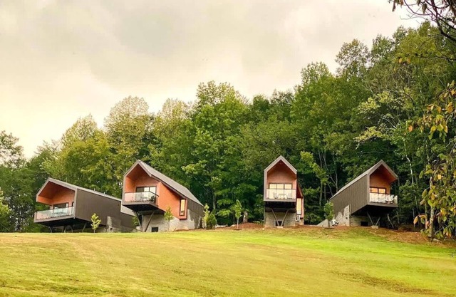 4 Luxury Cabins with Stunning Mountain Views