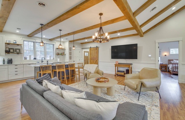 4 Mi to Boothbay Harbor: Quiet Retreat w/Deck