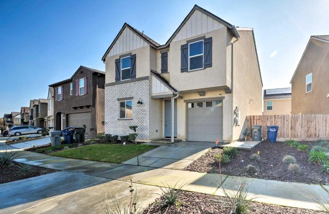 4 Mi to City Center Family-Friendly Retreat!