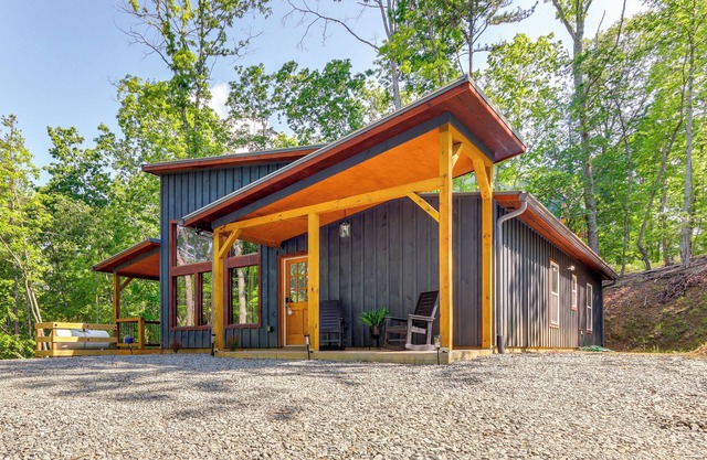 4 Mi to Dtwn Ellijay: Cabin w/Pool & River Access