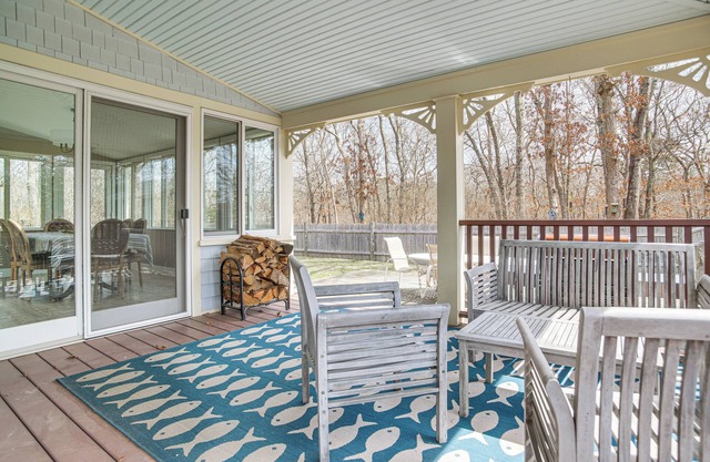 4 Mi to Inkwell Beach: Home in Oak Bluffs!