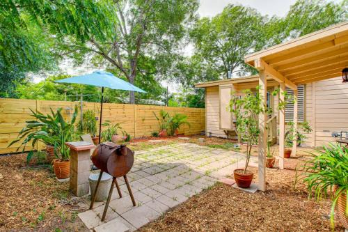 4 Mi to McGee Beach Corpus Christi Home with Patio