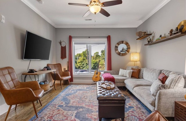 4 Miles to Broadway - Free Parking, TV in Bedrooms