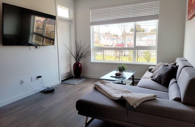 4 min to Bear Creek Park, Surrey✧2BED-2BATH✧KITCHEN✧