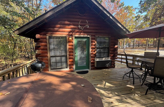 4 Moose Lodge ROMANTIC Log Cabin in the woods. Hot Tub & Wood Burning Fire Place