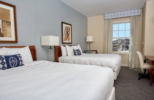 4 Peaceful Accommodation w/Indoor Pool | Right in the Heart of the City