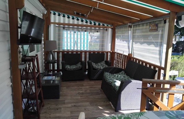 4-person mobile home with private shower room