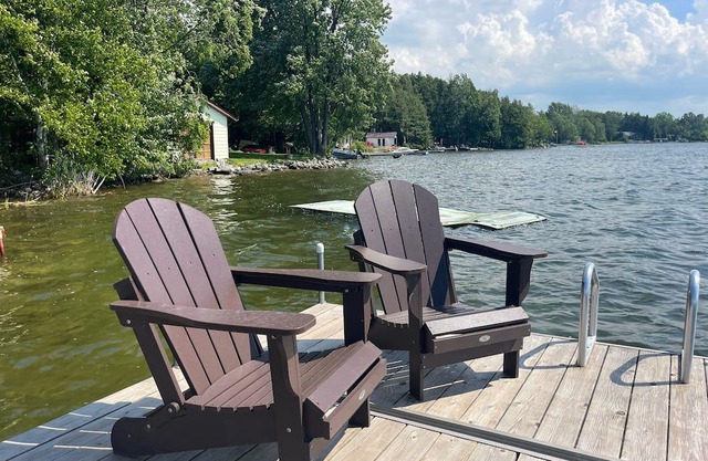 4 Season Lakefront Cottage