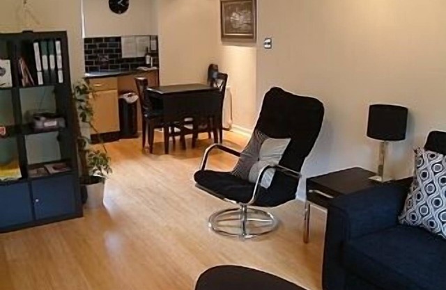 4 Star Boswell One-Bedroom Self Catering Apartment - Quiet - Parking - Wifi