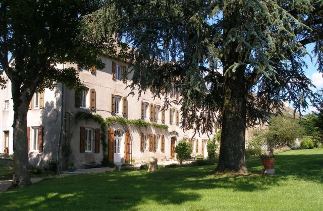 4 star cottage in Aveyron in the center mansion, quiet, pool