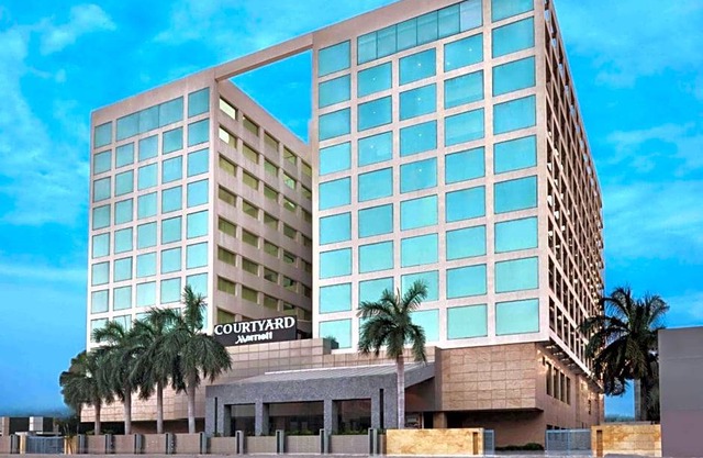 4-Star Hotel ∙ Courtyard by Marriott Chennai