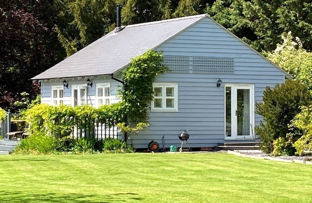 4 Star Luxury Romantic Break - The Pavilion at Brunger House (Dog Friendly)