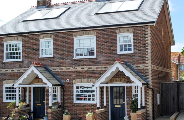 4 THE OLD SMITHY, family friendly, with a garden in Freshwater