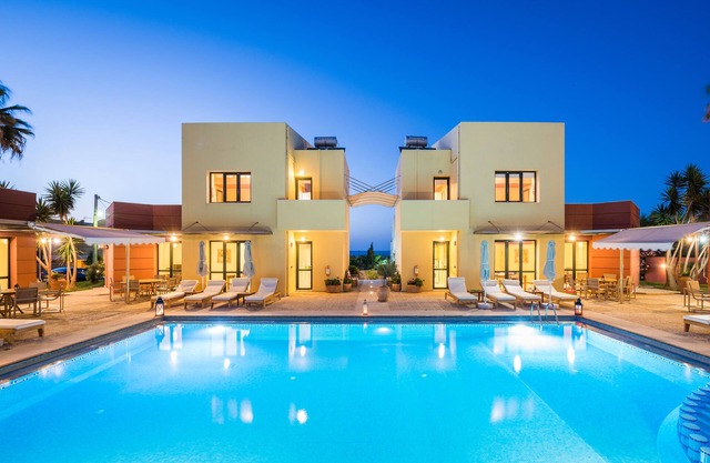 4 Villas Complex ,200m From The Beach, Sleeps 24, Pool,View,Daphnis Villas