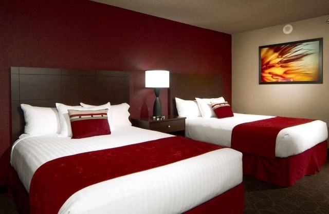 4 x Sedona River View Queen Smoking Rooms at Edgewater Casino Resort