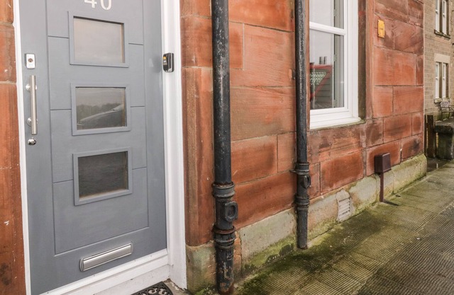 40 PROMENADE, pet friendly, country holiday cottage in Musselburgh