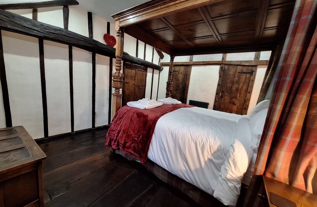 400 Year Old Lake District Cottage + Hot Tub Borrowdale Keswick Mountain Views