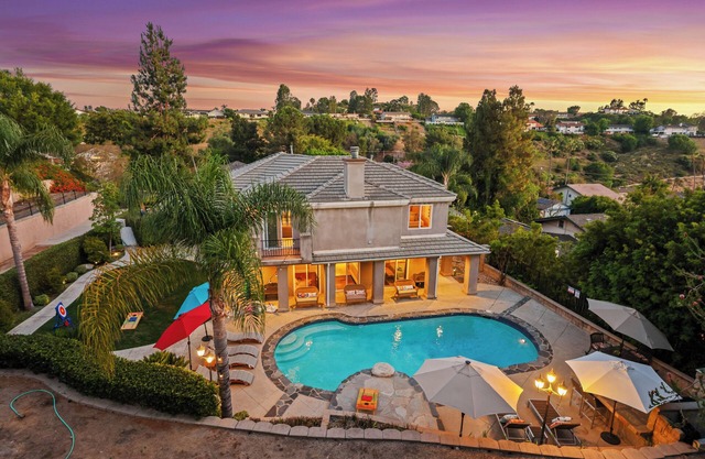 4000SF + 18min Disney! Stunning Pool w/Basketball/Pool Table/Huge Private Yard