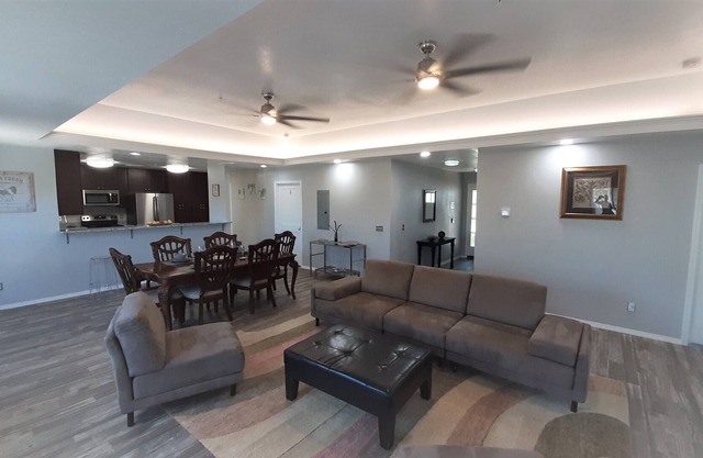 [ 4023 C]Private Bedroom Suite Communal House near IntegriC, One mile from Integris/Baptist Medical