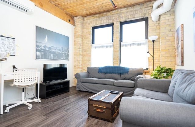 (409) Market Ave+Exchange District+2BR 1BATH +Fast WiFi(139)