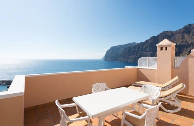 41 ELEGANT & STUNNING HOLIDAY HOME WITH PANORAMIC CLIFF & SEA VIEWS