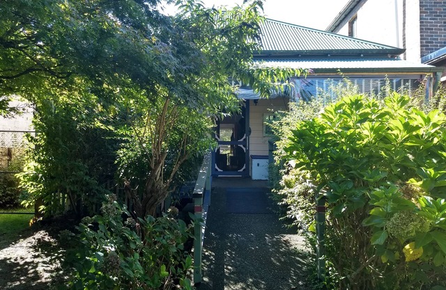 41 Hickory heritage/Retro cottage in town