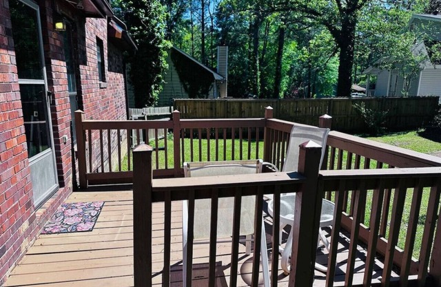 413) Massive home in a great neighborhood!
