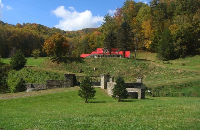 42 acres with Dramatic Mtn. Views.Close to Appalachian Trail