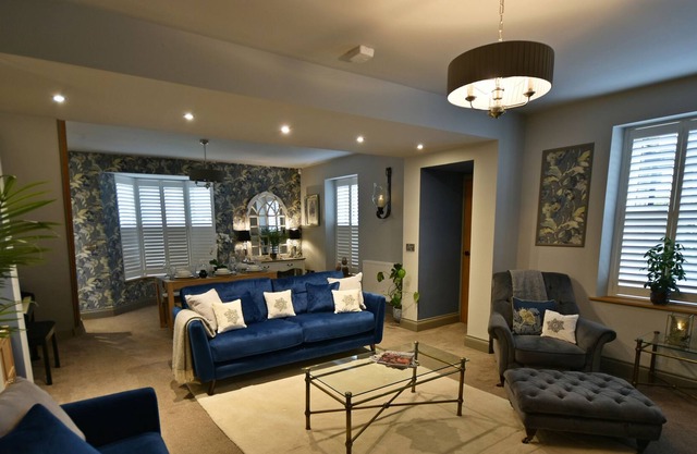 43 WADDOW VIEW, family friendly, with open fire in Clitheroe