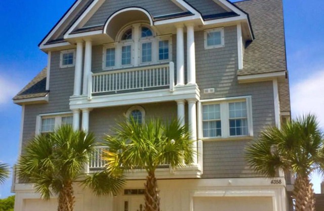 4358 Island Dr Oceanfront 5BR, 4.5 bath, Internet, Community Pool