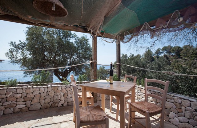 Beach Cove Pokrivenik Hvar 