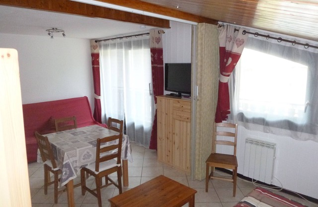 45M2 APARTMENT WITH 12M2 SOUTH-FACING BALCONY