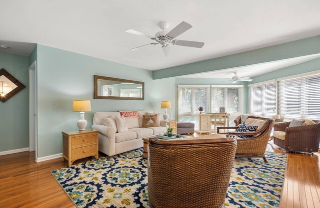 4689 Tennis Club: 2BR, Sunroom, Walk to Beach, $250 Beach Gear/Bike Credit
