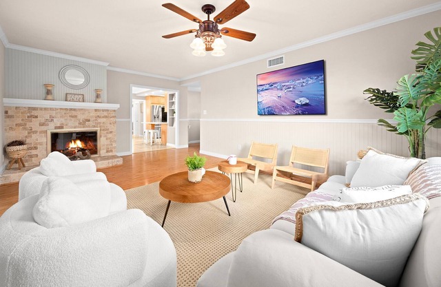 4B&2B /fireplace /near Disneyland/free parking/cal state