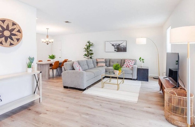 4B House 10 min to West Chester, Liberty Hospitals, Spooky Nook