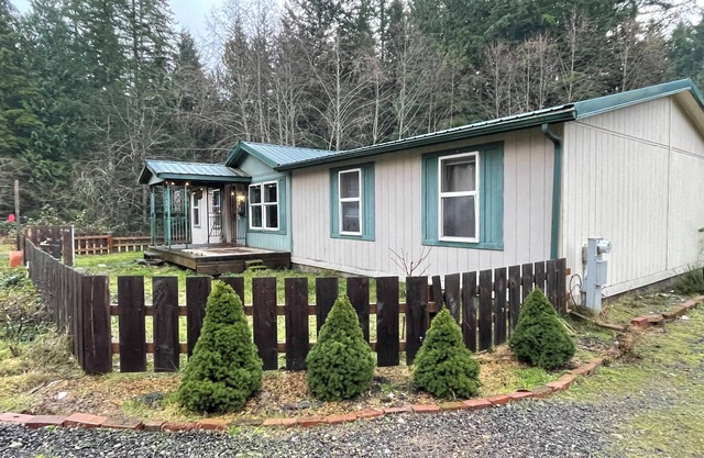 4BD/2BA Family & Pet Friendly Forest Retreat in Silverdale, WA - Chefs Kitchen!
