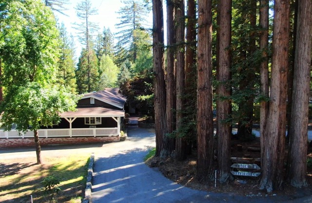 4bd/3ba Redwood Retreat w/pool