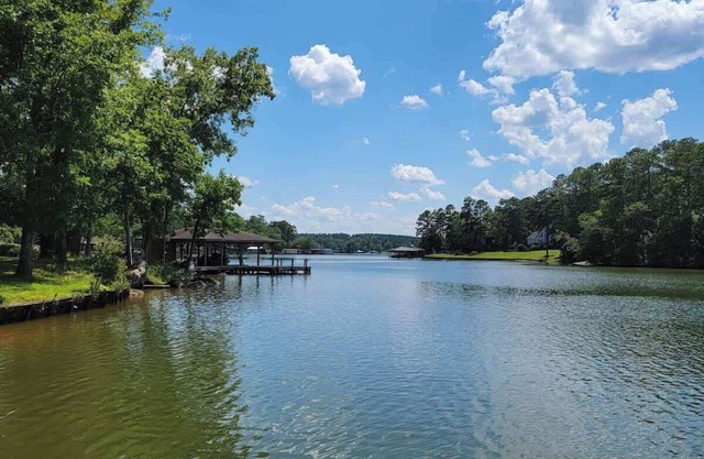 4bd/3bth, Sleeps 14, Pool Table, Fire pit + More!