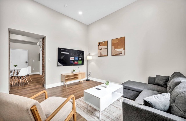 4Bd+65"TV+WFH+8 Min from DT CLE