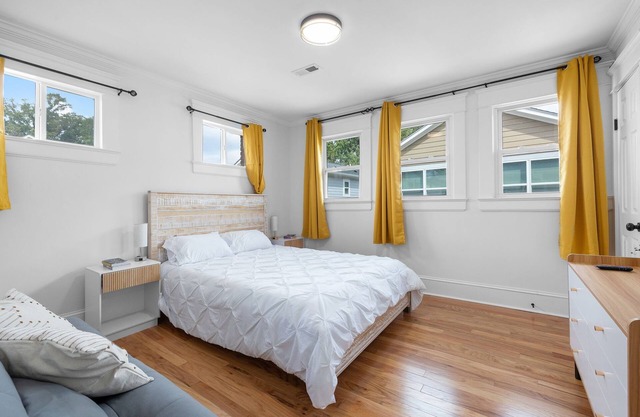 4BD/fenced backyard/Close to Duke