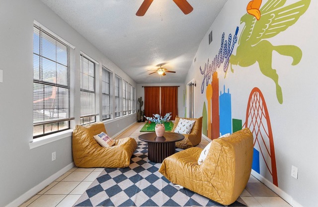 4bd Near Airport & Downtown - Volleyball - Games