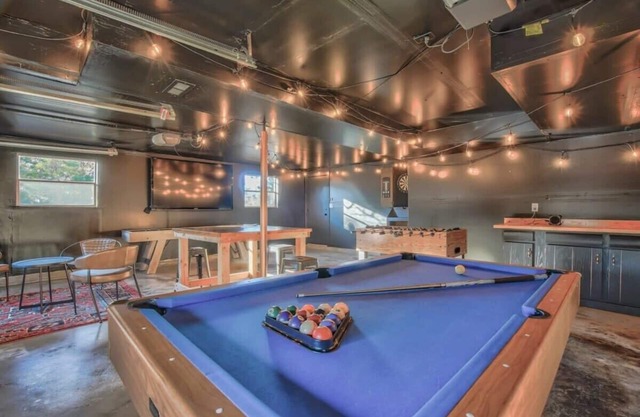 4BD w/Hot Tub & Game Lounge Dog Friendly USAFA